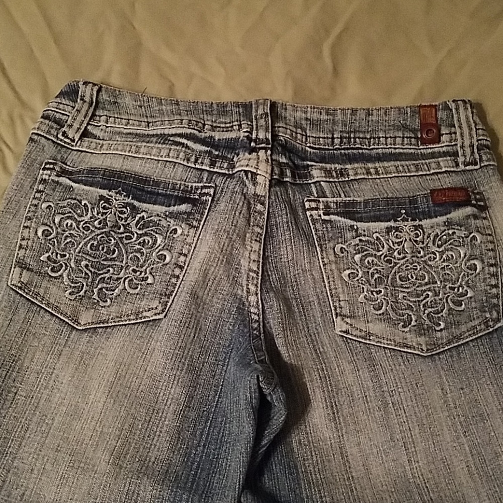 ๐ Jeans - Picture 2 of 8